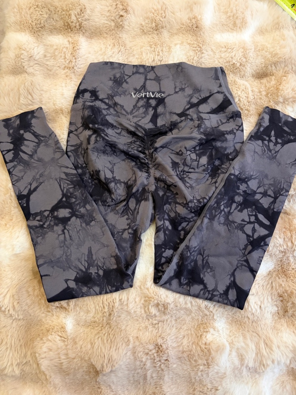 VertVie criss cross waist Tie-Dye Leggings - Charcoal/Black size small